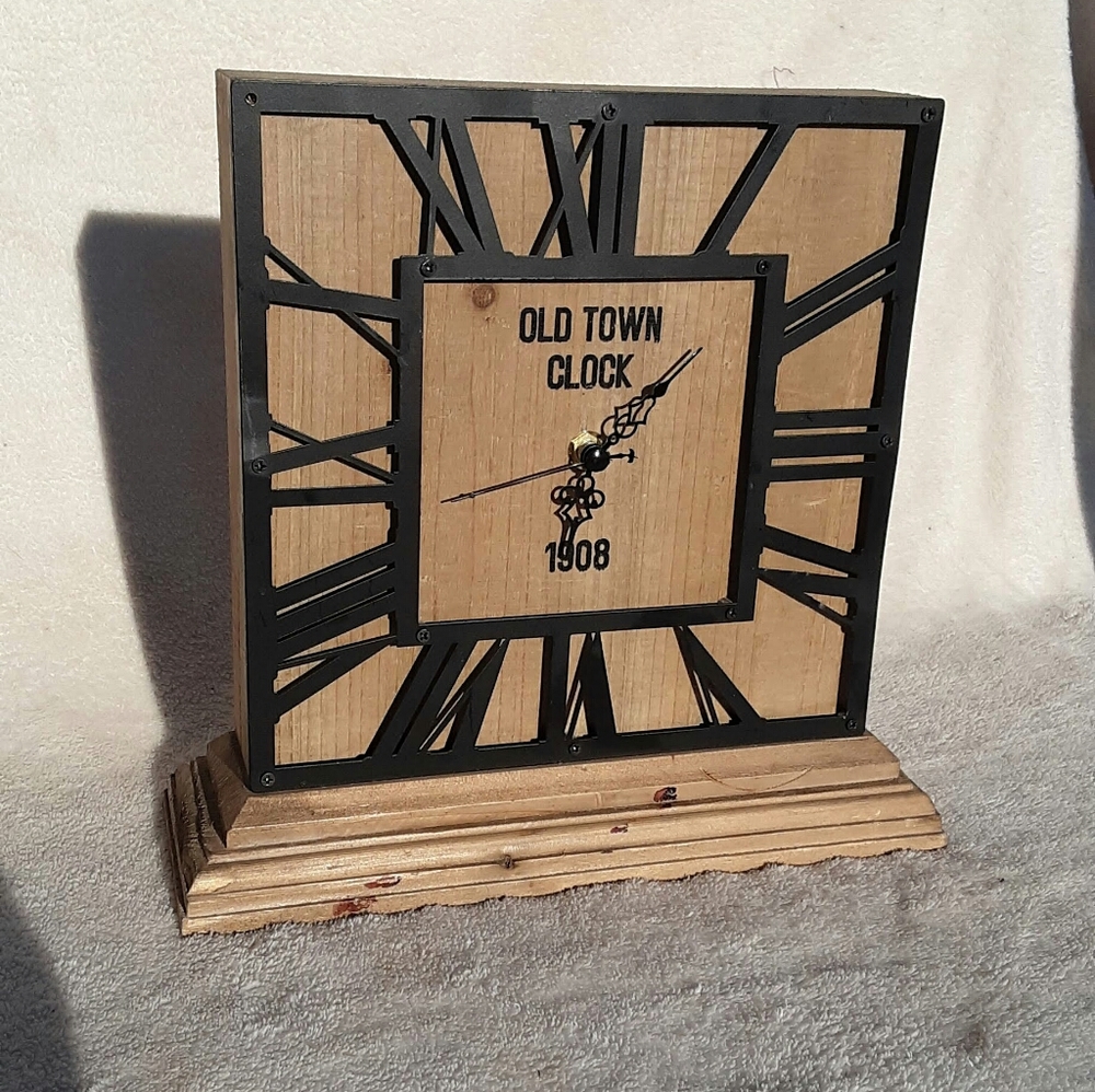 Clock - Picture 3 of 3